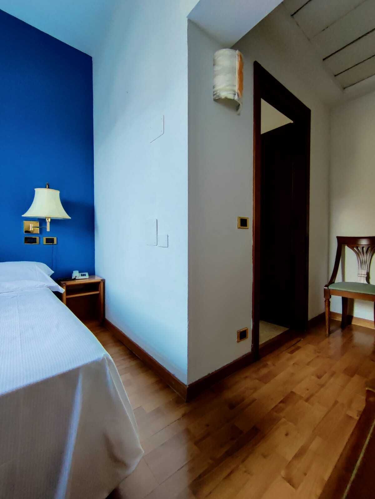 classic single room | down duvets, minibar, in-room safe, desk