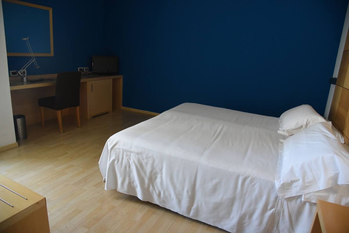 executive double room | down duvets, minibar, in-room safe, desk