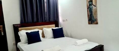 3 slaapkamers, een strijkplank/strijkijzer, gratis wifi, beddengoed