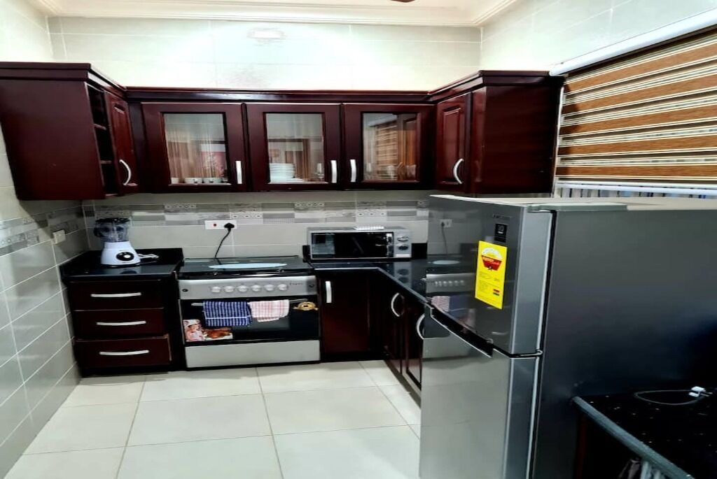 Refrigerador, microondas, horno y tetera eléctrica 