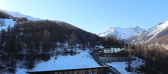 Studio 4 ppl, balcony, slopes, shops, pets allowed