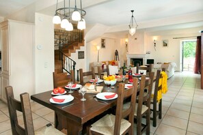 Villa | Dining room