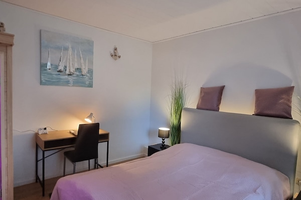 1 camera, una scrivania, Wi-Fi gratuito