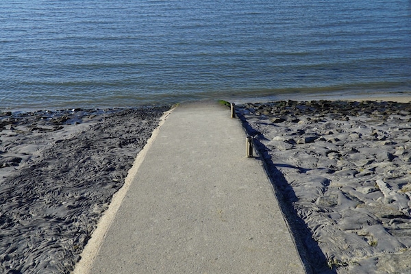 In StrandnĂ€he, LiegestĂŒhle