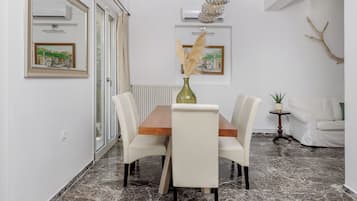 Comfort Villa | In-room dining