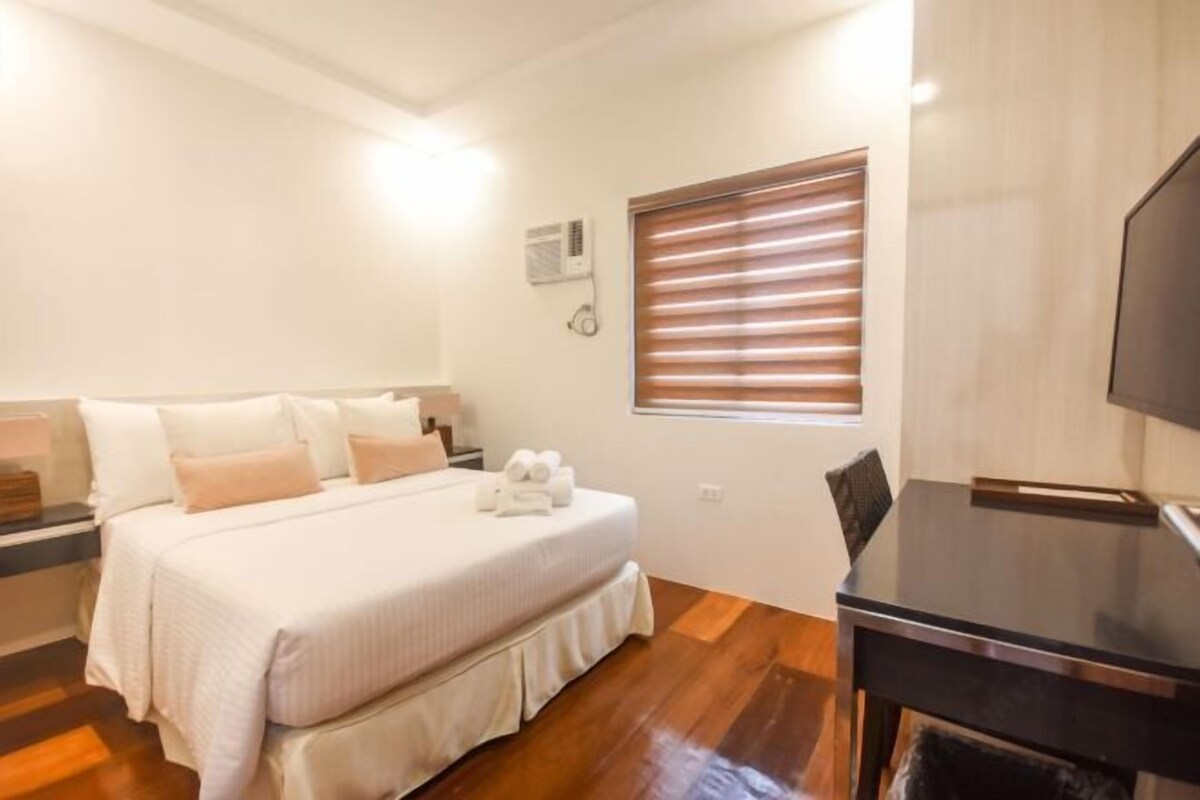 In-room safe, desk, free WiFi, bed sheets