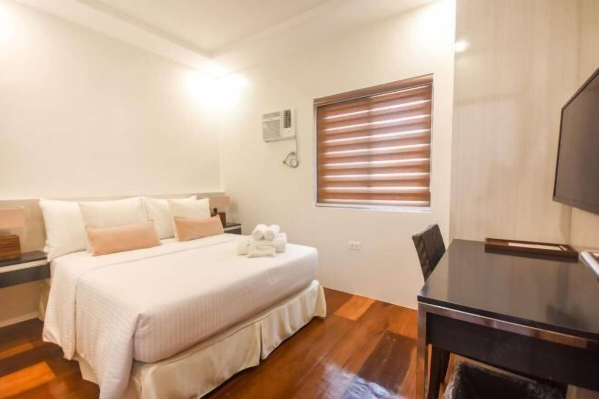 1 kamar tidur, brankas, meja kerja, dan Wi-Fi gratis