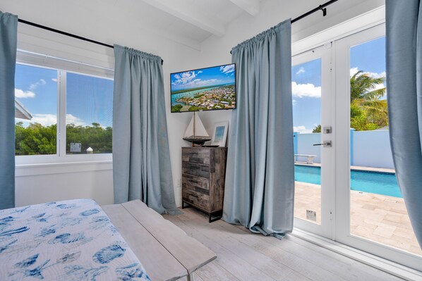 3 bedrooms, in-room safe, desk, iron/ironing board