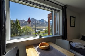Single/Twin Room, Kitchenette, Shared Bathroom, Mountain View | 1 bedroom, Egyptian cotton sheets, premium bedding, pillowtop beds