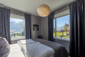 Luxury Apartment | Egyptian cotton sheets, premium bedding, pillowtop beds - The Herring House (Siglufjörður)