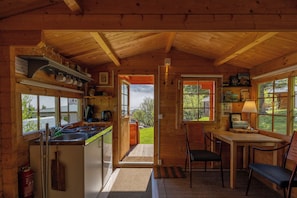 Private Cottage, 1 King Bed, Hot Tub, Mountain View | Private kitchen