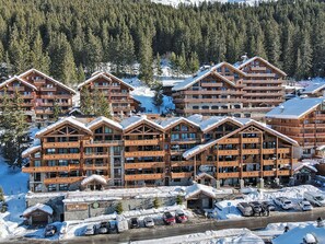 Exterior - Luxury Ski-In/Ski-Out Apartment with Balcony, Fireplace, and Covered Parking (Méribel)