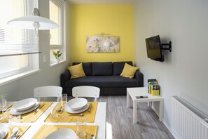 Economy Studio | Living area | Flat-screen TV - Studio Apartments Köhn (Nuremberg)