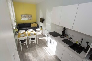 Economy Studio | Living area | Flat-screen TV - Studio Apartments Köhn (Nuremberg)