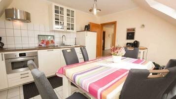 Kühlschrank, Ofen, Herdplatte, Geschirrspüler