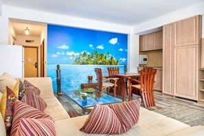 Luxury Apartment | Living area | 100-inch LED TV with satellite channels, TV - Boutique Citadel (Eforie)