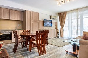 Luxury Apartment | Living area | 100-inch LED TV with satellite channels, TV - Boutique Citadel (Eforie)