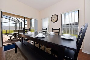 House, 5 Bedrooms | Dining