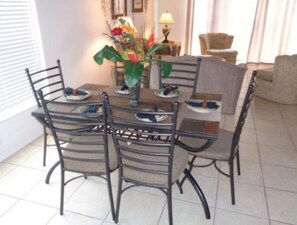 Casa, 4 habitaciones | Restaurantes