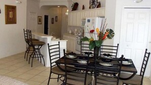 Maison, 4 chambres | Restauration