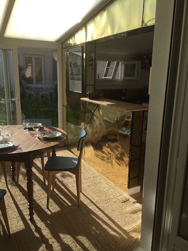 The little house and its four bicycles