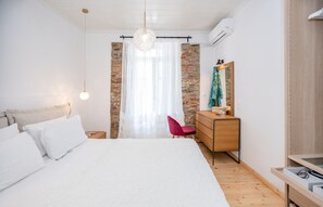 3 bedrooms, bed sheets