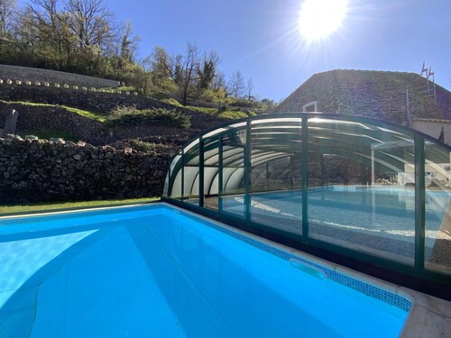 Le figuier" apartment nestled in greenery at the foot of the river