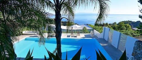 Villa | 4 bedrooms, laptop workspace