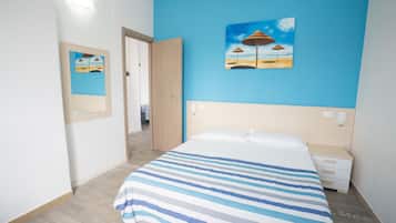 Apartamento básico, 1 cama de casal e sofá-cama | Wi-Fi de cortesia, roupa de cama