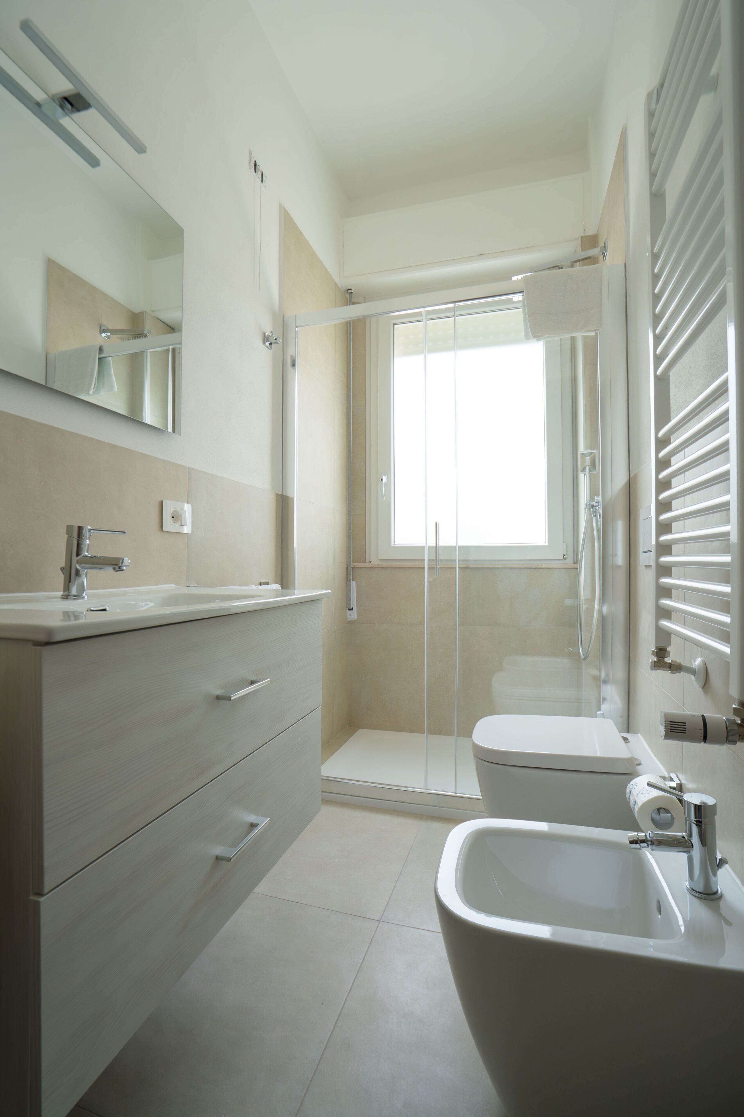 Appartement de base, 1 lit double et 1 canapé-lit | Salle de bain | Baignoire, serviettes fournies
