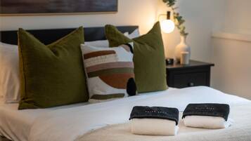 2 slaapkamers, een bureau, een strijkplank/strijkijzer, gratis wifi