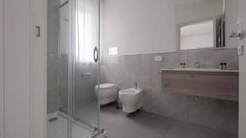 Dusche, Regendusche, Haartrockner, Bidet