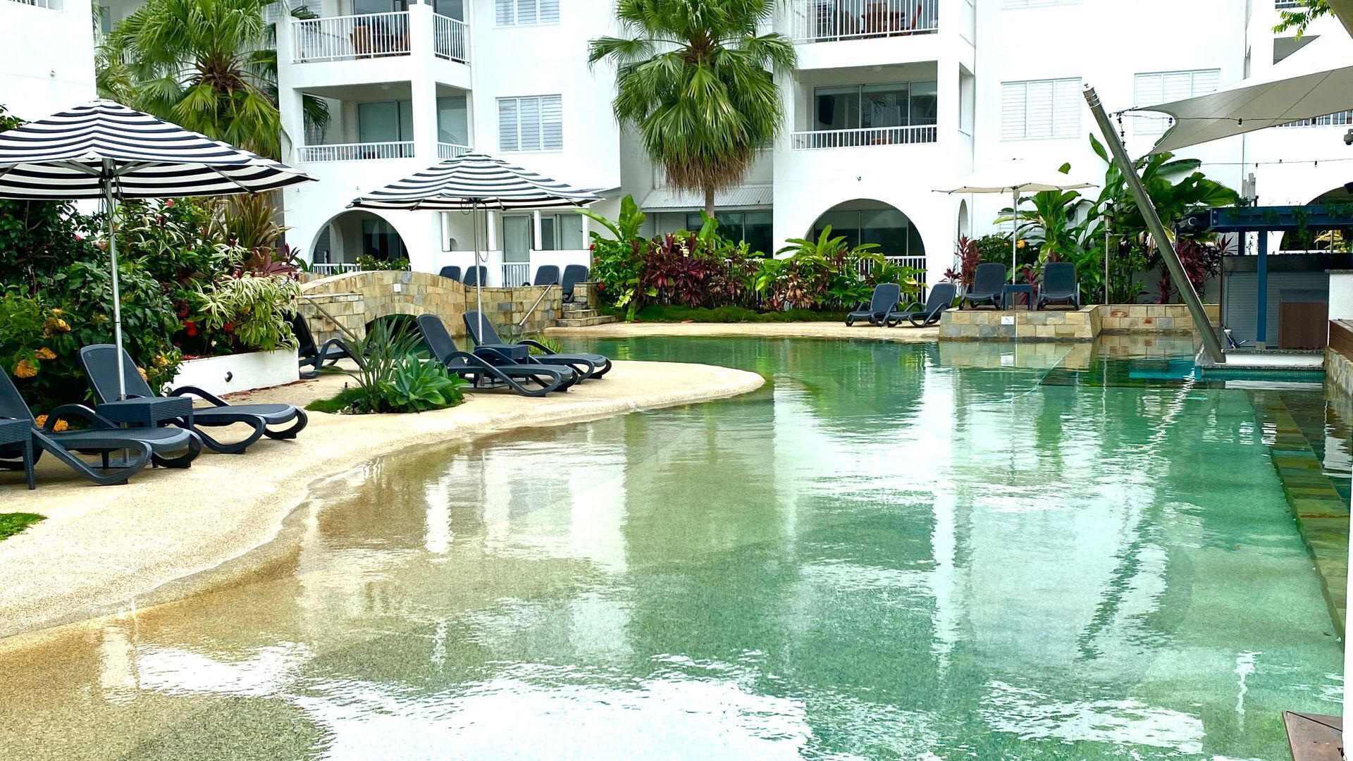 Lady Palm Leaf set in Portsea Resort