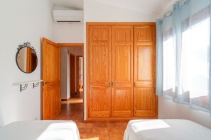 3 bedrooms, iron/ironing board, travel cot, free WiFi
