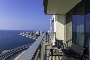 Apartamento, 2 quartos, vista para o mar | Terraço/pátio