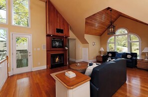 Smart TV, chimenea, videojuegos y futbolito 