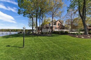 Property grounds - 270" gorgeous view of Lake Norman with Boat Ramp and Sand Volleyball Court (Denver)