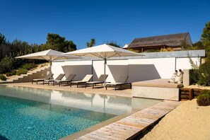 Piscina all'aperto, una piscina riscaldata