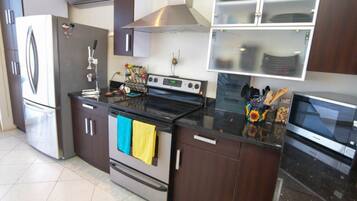 Fridge, microwave, oven, coffee/tea maker