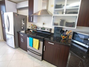 Fridge, microwave, oven, coffee/tea maker