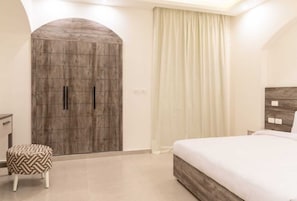 Classic Twin Room | In-room safe, blackout drapes, free WiFi