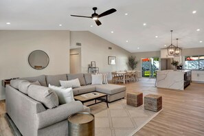 Smart TV, fireplace, books, offices - Slice Of Paradise, Remodel w/ FREE Heated Pool (Phoenix)