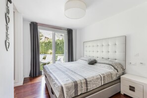 3 habitaciones, tabla de planchar con plancha, wifi y ropa de cama 