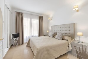 4 habitaciones, tabla de planchar con plancha, wifi y ropa de cama 