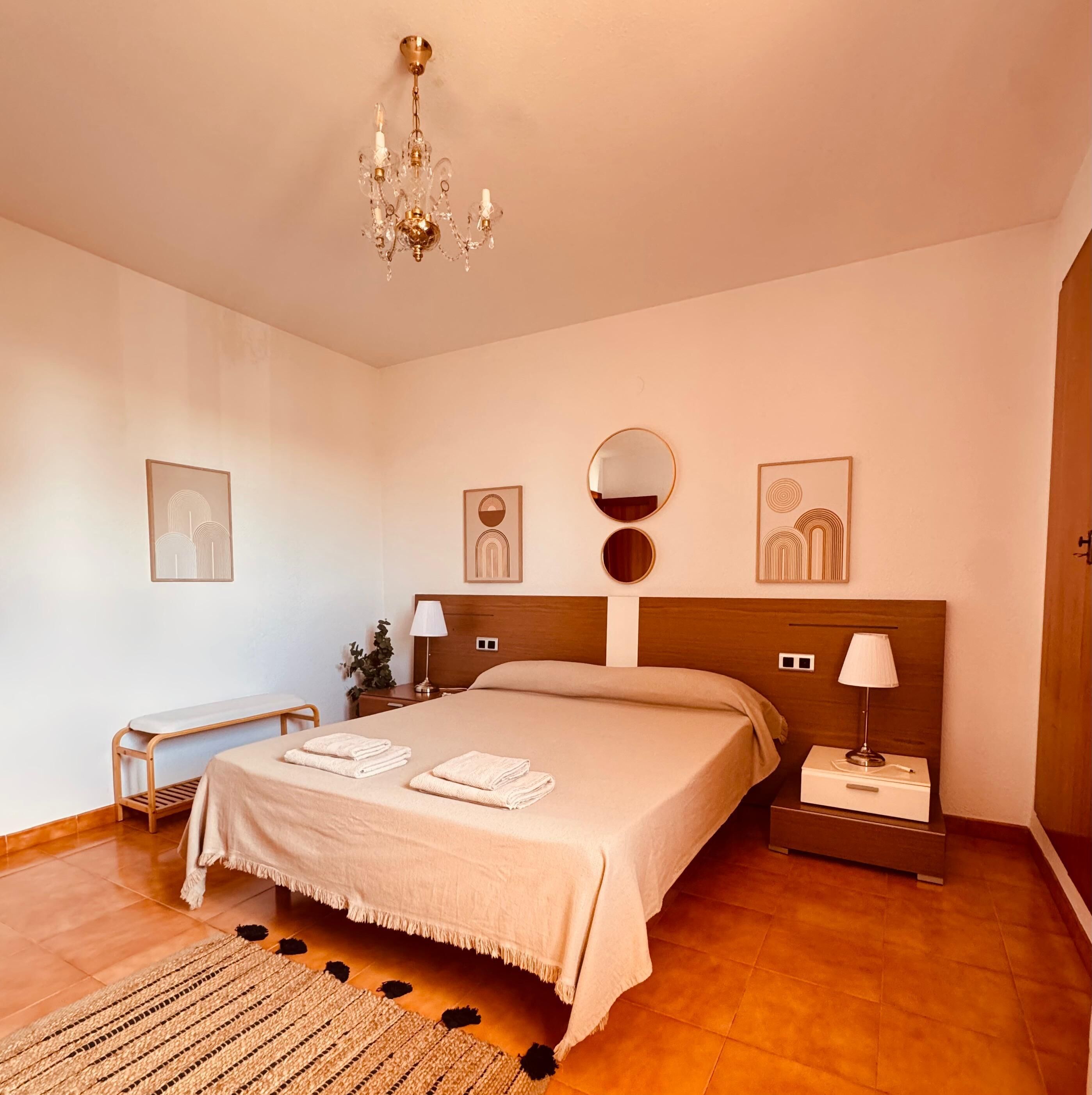 4 Schlafzimmer, Schreibtisch, Reisekinderbett, WLAN