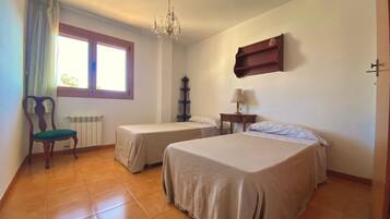 4 dormitoris, escriptori, un bressol de viatge i wifi