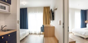 Premium bedding, individually decorated, desk, laptop workspace - Appart' hotel Le Monde Paris Pont d'Ivry (Ivry-sur-Seine)