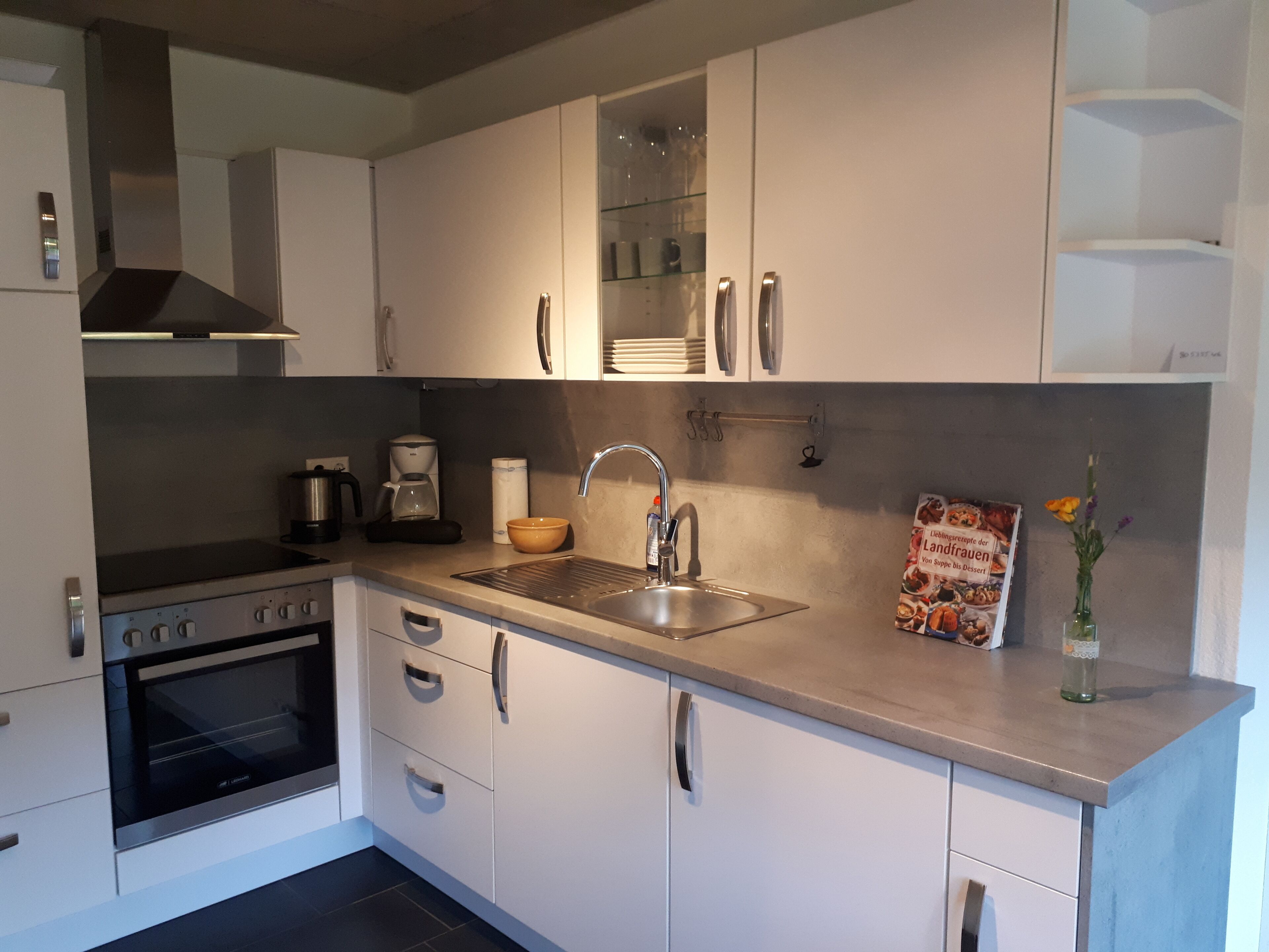 冰箱、微波炉、烤箱、炉灶