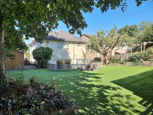 Stylish, spacious 4 bedroom, 3.5 bathroom entire detached home with large garden