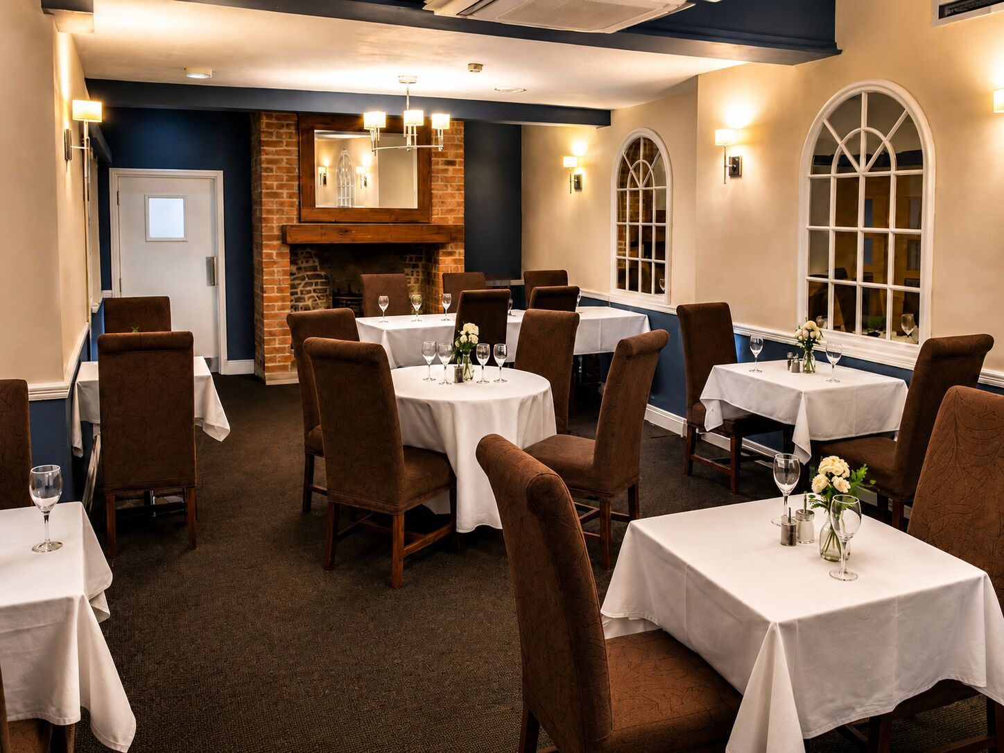 2 restaurants; breakfast, lunch, and dinner served